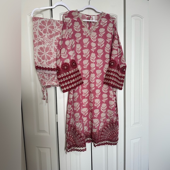 Elegant Pink and Cream Floral Dress 2Pc - Picture 2 of 5